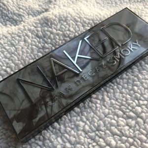 Urban Decay Makeup - Urban Decay Naked Smoky Eyeshadow palette Urban Decay Makeup - Urban Decay Naked Smoky Eyeshadow palette